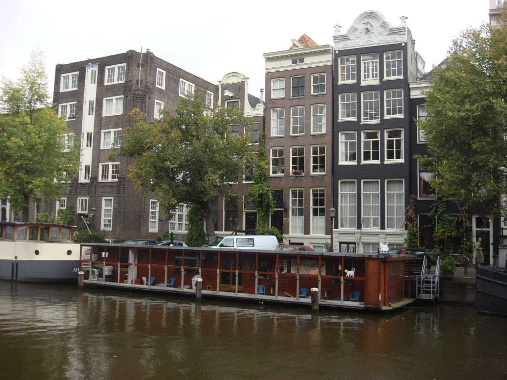 Amsterdam : le Poezenboot, le bateau des chats